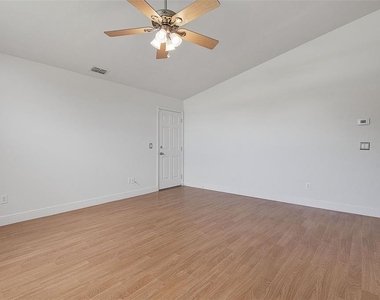 113 Whippoorwill Drive - Photo Thumbnail 6