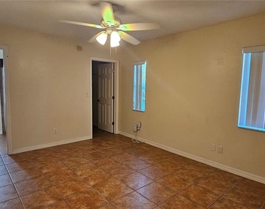 3007 Sw Santa Barbara Place - Photo Thumbnail 8