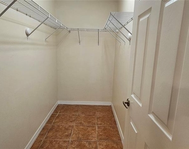 3007 Sw Santa Barbara Place - Photo Thumbnail 9