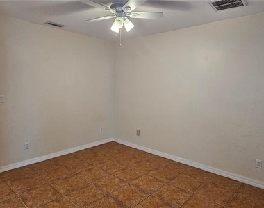 3007 Sw Santa Barbara Place - Photo Thumbnail 16