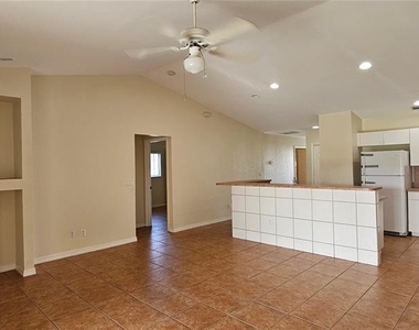 3007 Sw Santa Barbara Place - Photo Thumbnail 5