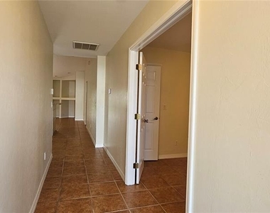 3007 Sw Santa Barbara Place - Photo Thumbnail 1