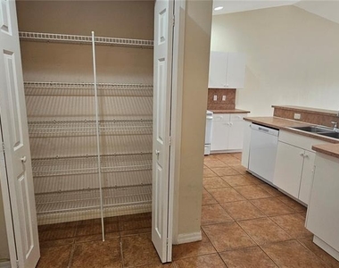 3007 Sw Santa Barbara Place - Photo Thumbnail 3