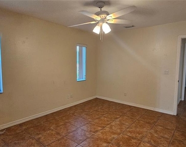 3007 Sw Santa Barbara Place - Photo Thumbnail 11