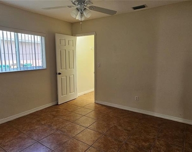 3007 Sw Santa Barbara Place - Photo Thumbnail 13