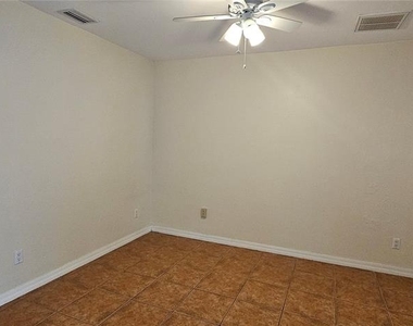 3007 Sw Santa Barbara Place - Photo Thumbnail 15