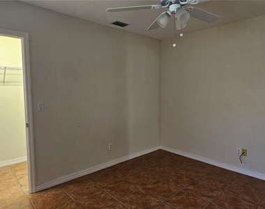 3007 Sw Santa Barbara Place - Photo Thumbnail 14