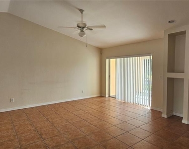 3007 Sw Santa Barbara Place - Photo Thumbnail 7