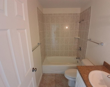 4105 Yucatan Circle - Photo Thumbnail 6