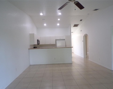 385 Sunflower Street - Photo Thumbnail 6