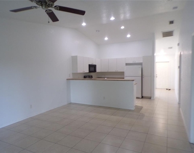 385 Sunflower Street - Photo Thumbnail 5