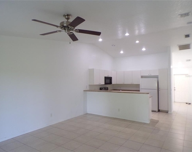 385 Sunflower Street - Photo Thumbnail 24