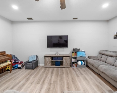 3831 Parkridge Circle - Photo Thumbnail 5