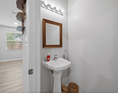 3831 Parkridge Circle - Photo Thumbnail 27