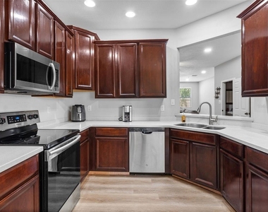 3831 Parkridge Circle - Photo Thumbnail 10
