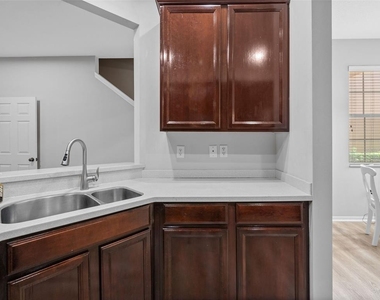 3831 Parkridge Circle - Photo Thumbnail 12