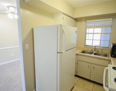 4507 9th Street W - Photo Thumbnail 4
