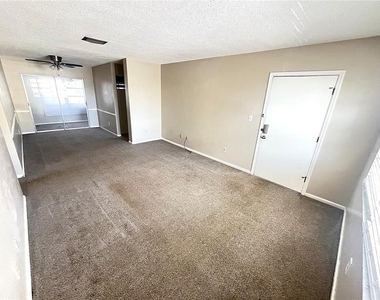 4507 9th Street W - Photo Thumbnail 2