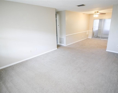 4507 9th Street W - Photo Thumbnail 2
