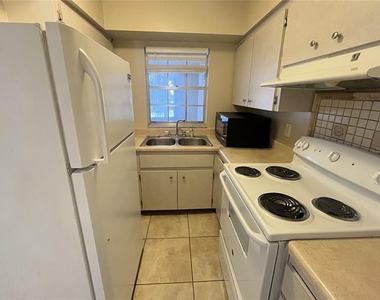 4507 9th Street W - Photo Thumbnail 5