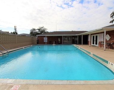 4507 9th Street W - Photo Thumbnail 13