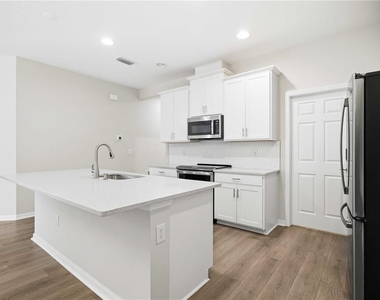 5918 Fiore Drive - Photo Thumbnail 7