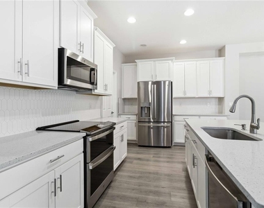 5918 Fiore Drive - Photo Thumbnail 9