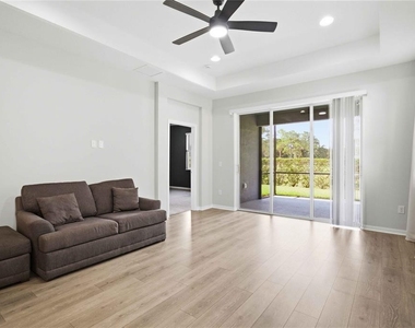 5918 Fiore Drive - Photo Thumbnail 13