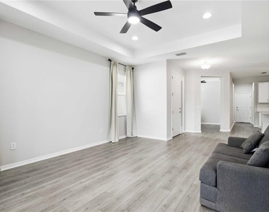 5918 Fiore Drive - Photo Thumbnail 15