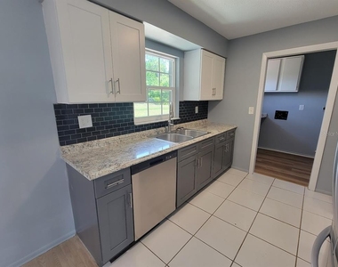22329 Niagara Avenue - Photo Thumbnail 3