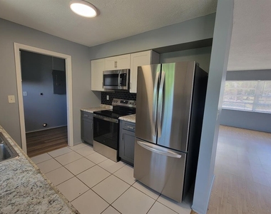22329 Niagara Avenue - Photo Thumbnail 2