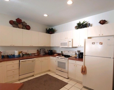 412 W 28th Street - Photo Thumbnail 2