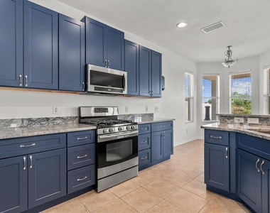 12808 Hampton Hill Drive - Photo Thumbnail 2