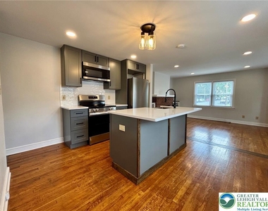 1342 N New Street - Photo Thumbnail 4