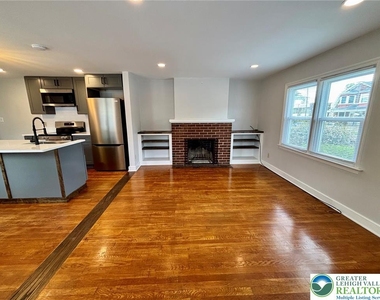 1342 N New Street - Photo Thumbnail 2