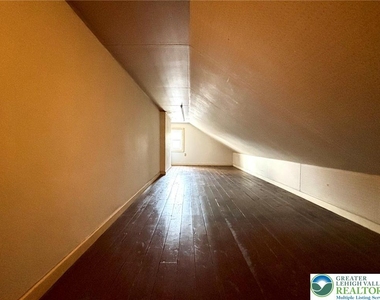 1342 N New Street - Photo Thumbnail 19
