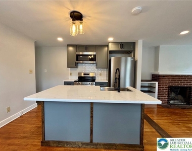 1342 N New Street - Photo Thumbnail 6