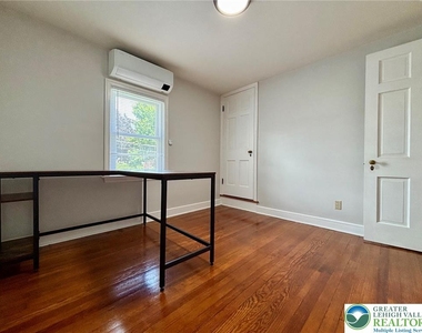 1342 N New Street - Photo Thumbnail 14
