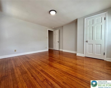 1342 N New Street - Photo Thumbnail 11