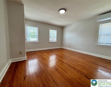 1342 N New Street - Photo Thumbnail 10