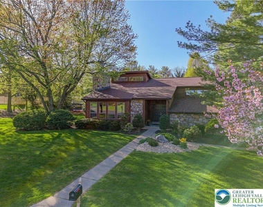 3705 Vale View Drive - Photo Thumbnail 2