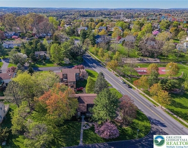 3705 Vale View Drive - Photo Thumbnail 4