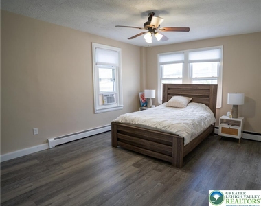 128 E Spruce Street - Photo Thumbnail 8