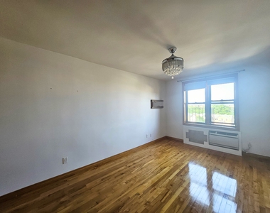 1237 Avenue Z - Photo Thumbnail 2
