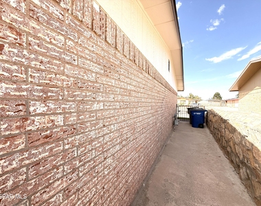 9321 Sorbonne Drive - Photo Thumbnail 40