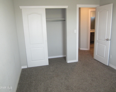 12253 Desert Cliff Court - Photo Thumbnail 35