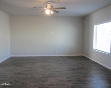 12253 Desert Cliff Court - Photo Thumbnail 8