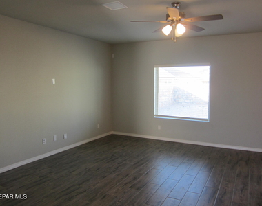 12253 Desert Cliff Court - Photo Thumbnail 7