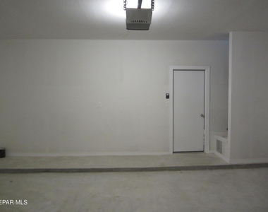 12253 Desert Cliff Court - Photo Thumbnail 21