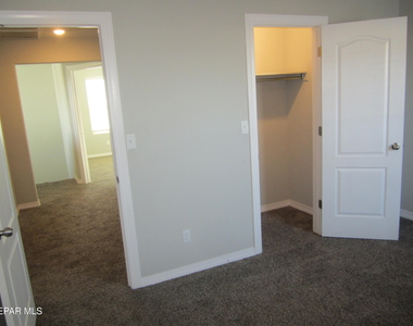 12253 Desert Cliff Court - Photo Thumbnail 29